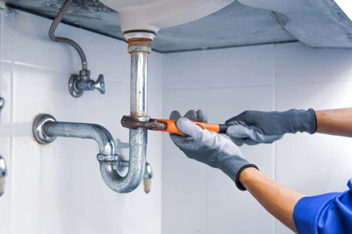 Как предотвратить протечки и загрязнение при ремонте водопровода и канализации
