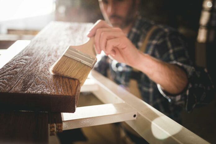 Как восстановить деревянную мебель и вернуть ей свежий и привлекательный вид