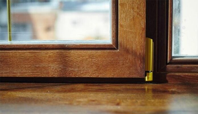 Преимущества и особенности установки деревянных окон в доме
